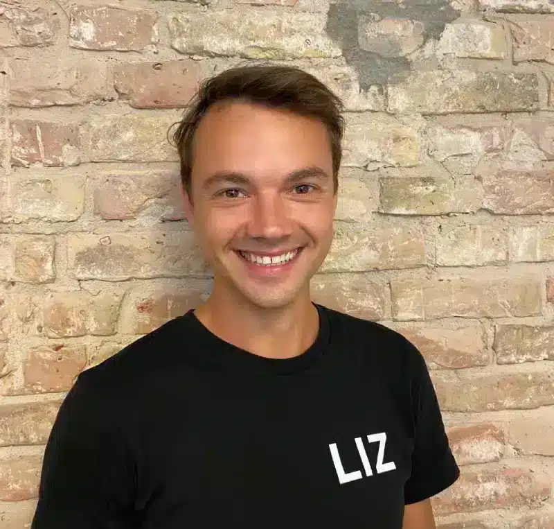 LIZ Smart Office employee